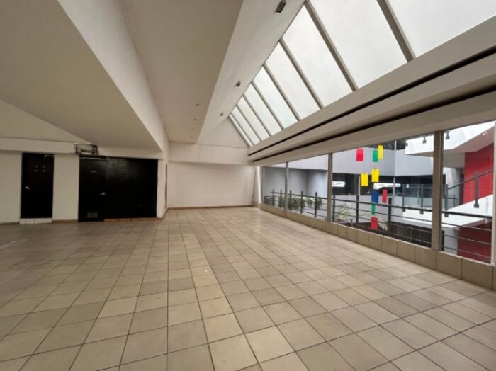 Alquiler de Edificio Comercial en Carmen, San José. RAH 25-910 en Carmen, San José — $2,500