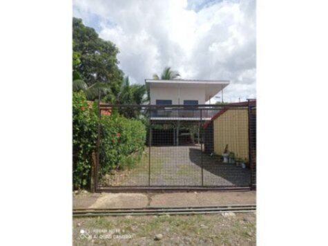 VENTA DE CASA Y APARTAMENTO, LIMÓN, SIQUIRRES, PACUARITO  in Siquirres, Limón — ₡ 22 000 000
