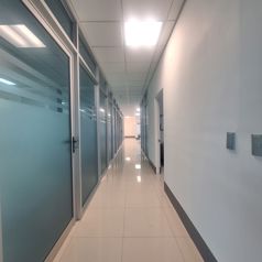 Alquiler de edificio para oficinas. consultorios, en Rohrmoser - Photo 2 of 3