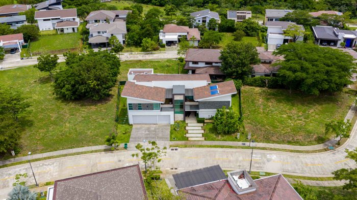 Exclusiva Residencia Familiar de Lujo en Hacienda Espinal en San Rafael, Alajuela — $1,195,000