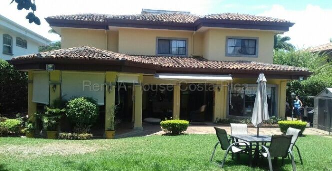 Casa de lujo de 2 niveles con amplitud, privacidad y elegancia #26-1673 GS in Pozos, Santa Ana, San José — $875,000