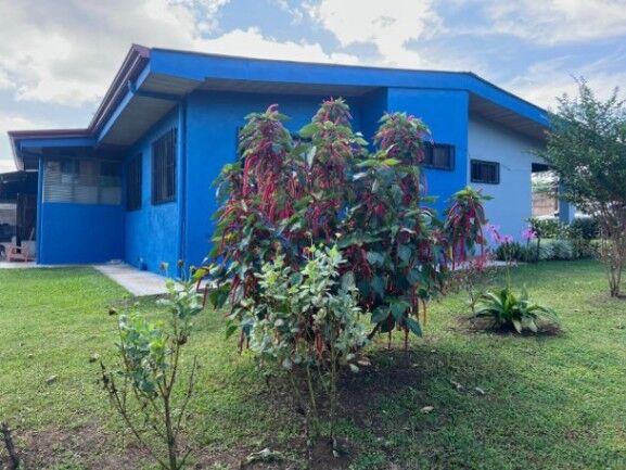 Venta de Acogedora Casa en Grecia, Alajuela / Mls. 26-696 OFC JB en Puente De Piedra, Grecia, Alajuela — $382,000