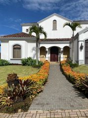 SE VENDE LUJOSA RESIDENCIA EN EXCLUSIVO CONDOMINIO EN CURRIDABAT en Curridabat, San José — $560,000 - Foto 4 de 47