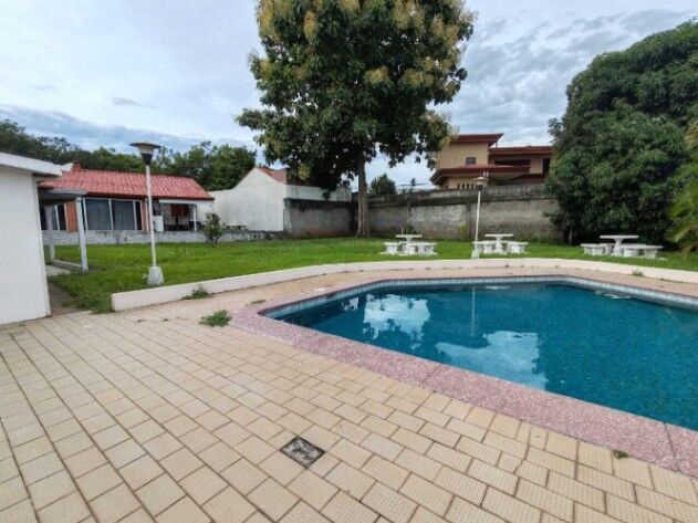 Se Vende Amplia Casa en Ulloa, Heredia / JB OFC Mls. 25-643 en Ulloa, Heredia — $1,300,000