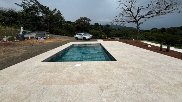 8315m2 con existente casita, piscina y area para nueva casa in Atenas, Alajuela — $499,000