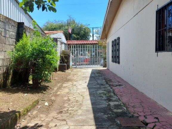 Se venden casa y bodega en San Pablo de Heredia 23-253 en San Pablo, Heredia — ₡ 160 000 000