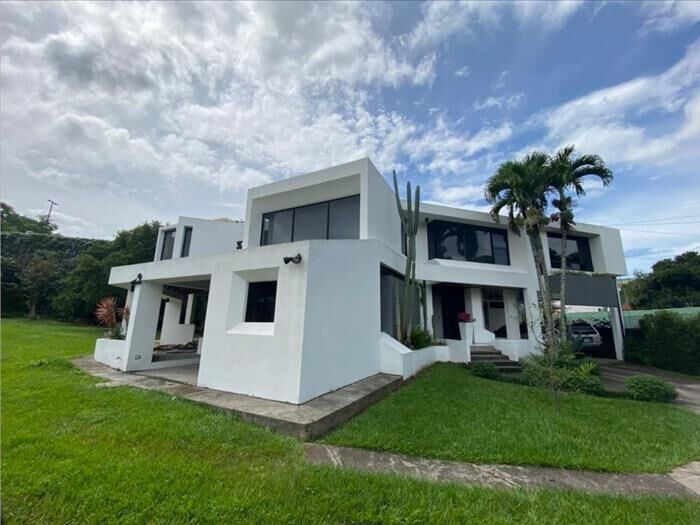 VENTA DE CASA, SAN JOSE, ESCAZU, SAN RAFAEL, CONDOMINIO VILLAGARCIA in San Rafael, Escazú, San José — $850,000
