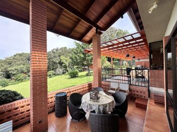 Preciosa Casa en Venta, Ubicada en San Rafael de Heredia / OFC Mls. 25-38 en Ángeles, San Rafael, Heredia — $975,000 - Foto 4 de 20