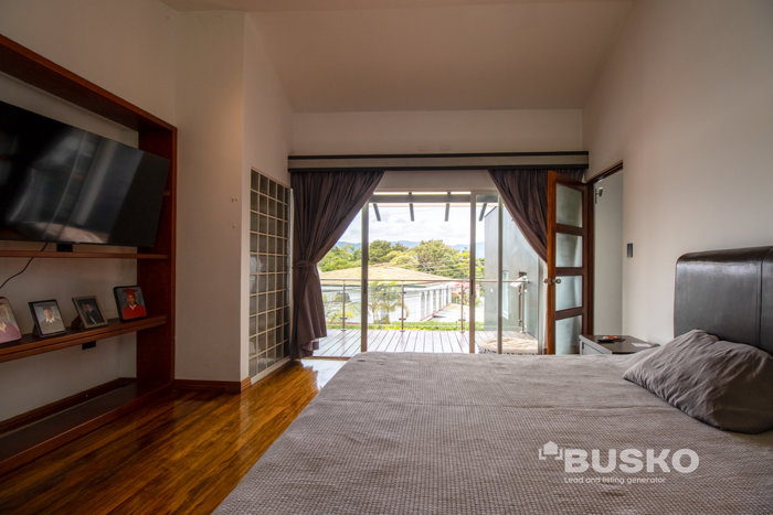 Casa en Venta en Guayabos, Curridabat- Estilo Contemporáneo in Curridabat, San José — $2,700 - Photo 3 of 47