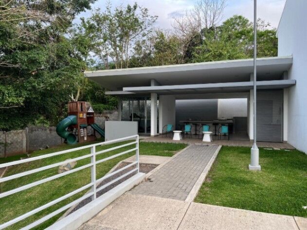 Venta de Moderna Casa en Escazú / Mls. 25-1940 OFC JB in San Antonio, Escazú, San José — $240,000 - Photo 3 of 20
