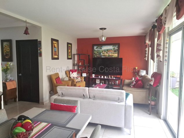 Venta de Hermosa  Casa de 4 habitaciones en Sabanilla de Montes de Oca en Sabanilla, Montes De Oca, San José — $450,000 - Foto 3 de 14
