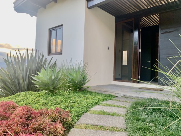 Venta de casa en Curridabat - Condominio El Gregal en Sánchez, Curridabat, San José — $1,200,000 - Foto 2 de 33