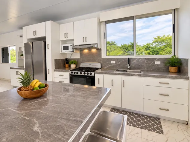 Finca con cuatro casas y piscinas privadas en Guanacaste para vivir y generar ingresos en Bagaces, Guanacaste — $1,900,000 - Foto 3 de 50