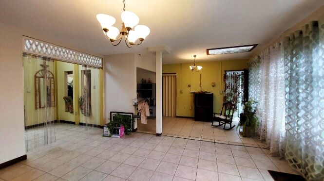 Se vende casa con oportunidad de inversión en Catedral San José 25-825 in Catedral, San José — ₡ 73 000 000