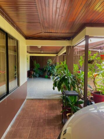 Se vende hermosa casa en La Fortuna centro con Vista al Volcán  in La Fortuna, San Carlos, Alajuela — ₡ 230 000 000