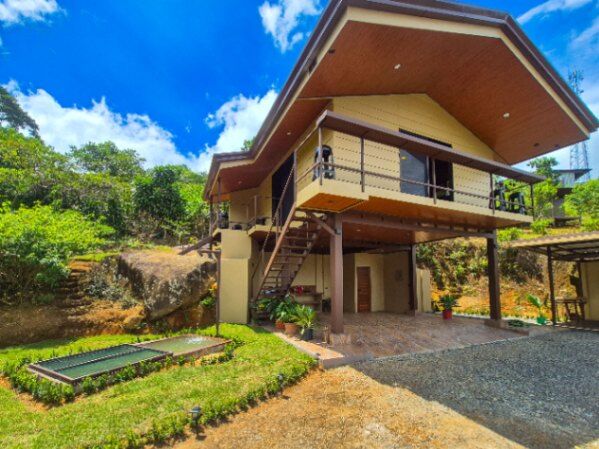 Refugio de Montaña Cerca del Chirripó en San Pedro, Pérez Zeledón, San José — $129,999