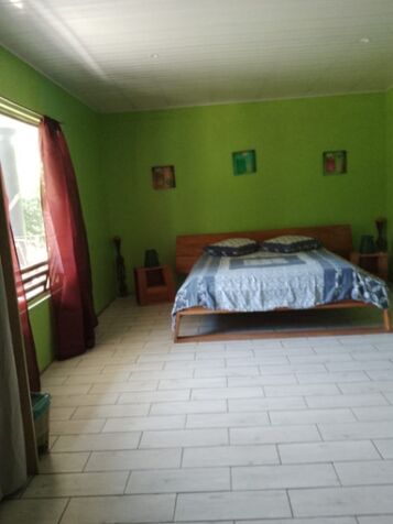 PROPIEDAD DE  1 hectárea  SE VENDE  en PARAISO, TALAMANCA, CR en Cahuita, Talamanca, Limón — $400,000
