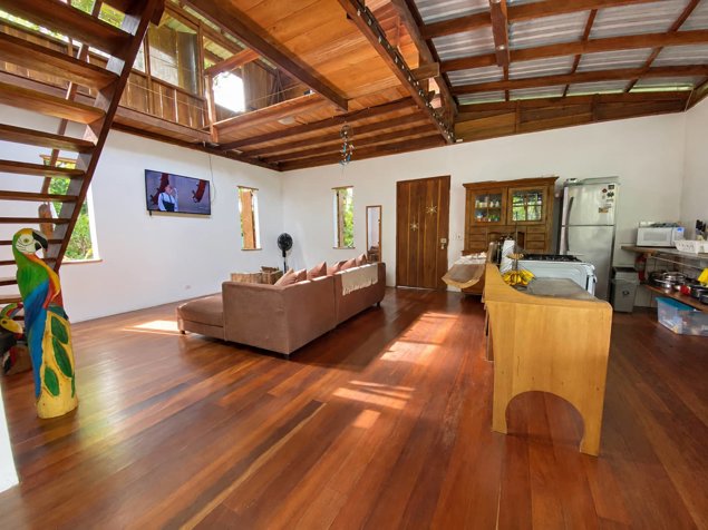 Dos casas tropicales e ingresos de Airbnb - Cahuita en Cahuita, Talamanca, Limón — $330,000