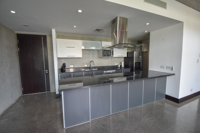 Loft Amueblado de 1 Habitación en Avenida Escazú in San Rafael, Escazú, San José — $2,500 - Photo 2 of 24