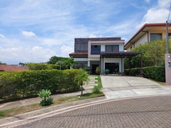 MLS-26-723 LS VENTA CASA GUACIMA ALAJUELA en Guácima, Alajuela — $320,000