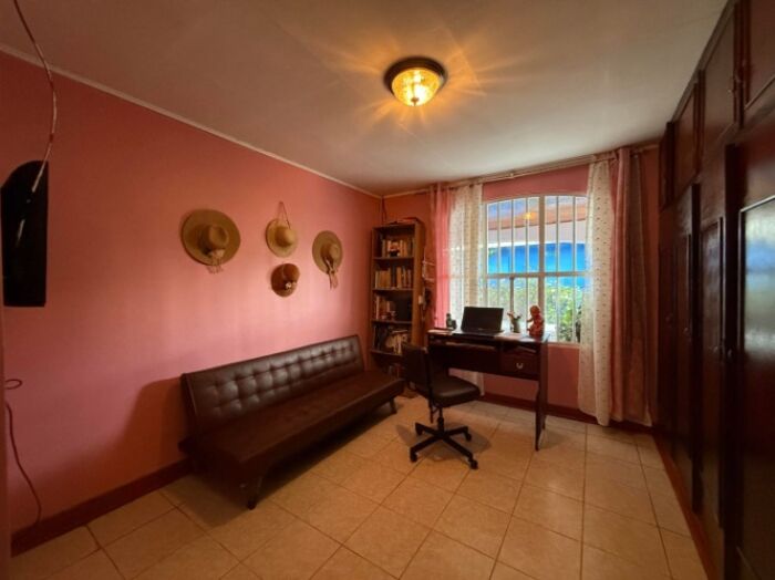 CASA EN VENTA, MERCEDES, HEREDIA . Cod#25-1226 en Mercedes, Heredia — ₡ 180 000 000 - Foto 2 de 10
