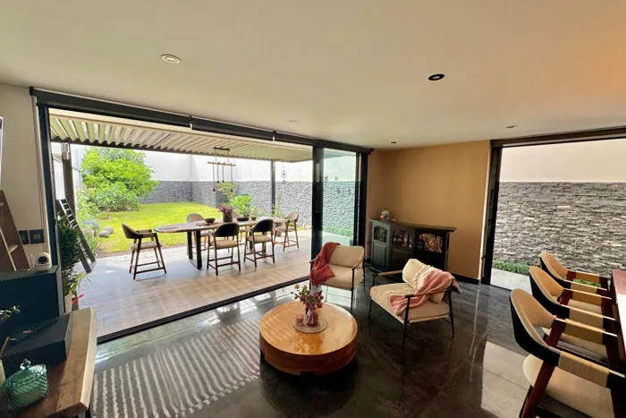 Luxury Modern House for Sale in Lindora in Pozos, Santa Ana, San José — $375,000
