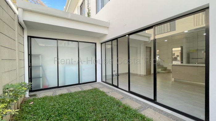 Alquiler de TOWNHOUSE en Santa Ana-Pozos. RAH 27-269 in Pozos, Santa Ana, San José — $1,600
