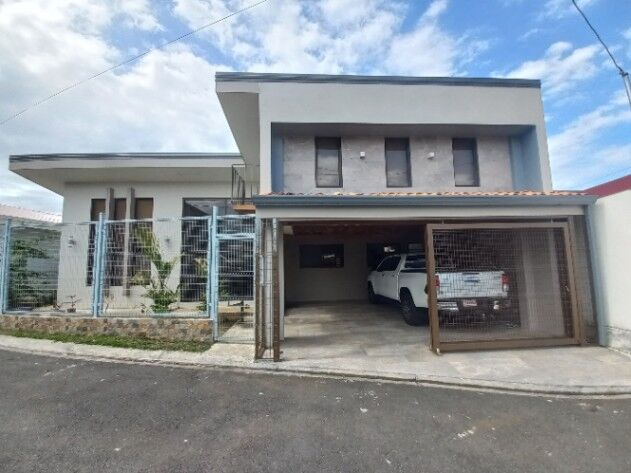 Se vende casa moderna en Ciudad Quesada in Quesada, San Carlos, Alajuela — ₡ 105 000 000