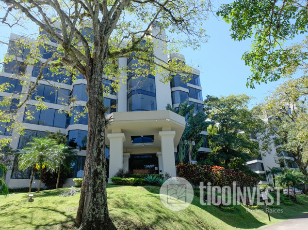 Condominio en venta en Escazú, Altos de Mayorca ** 2226 in Escazú, San José — $320,549