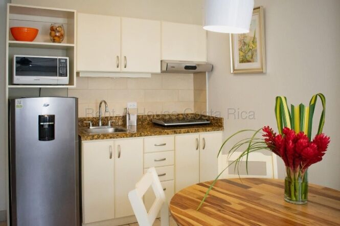 Alquiler | Apartamento amueblado de 2 habitaciones a 150 metros del Parque La Sabana #26-507 GS en Mata Redonda, San José — $1,100