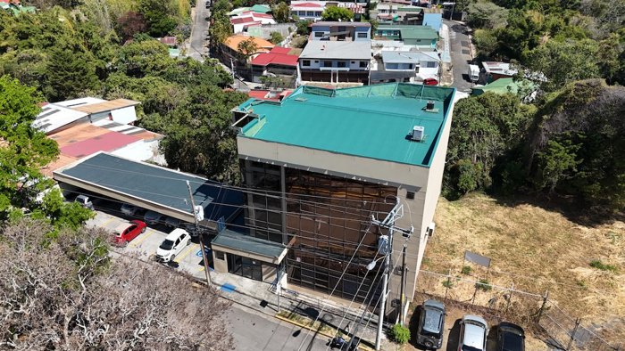 Edificio Comercial de 1100m2 en Barrio Escalante in Carmen, San José — $11,500 - Photo 2 of 30
