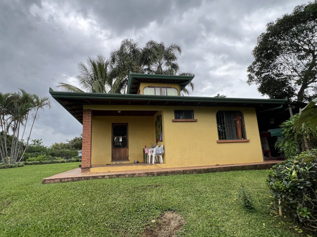 Casa de Ensueño en Poás con Vista al Volcán y Valle Central en Grecia, Alajuela — $300,000 - Foto 3 de 49