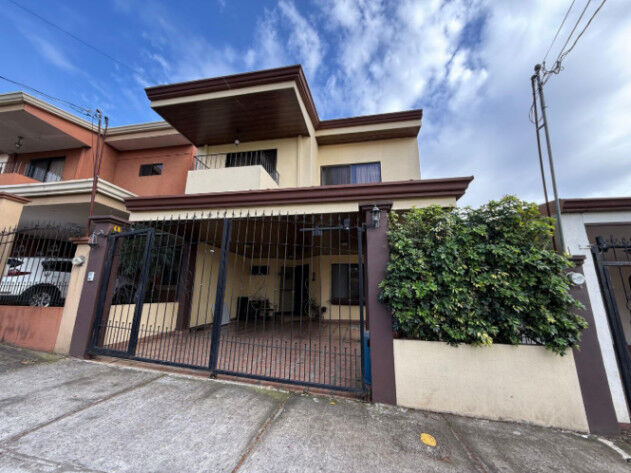 ¡Tu nuevo hogar te espera en Barva de Heredia! Esta hermosa casa en Venta en Barva, Heredia — $225,000