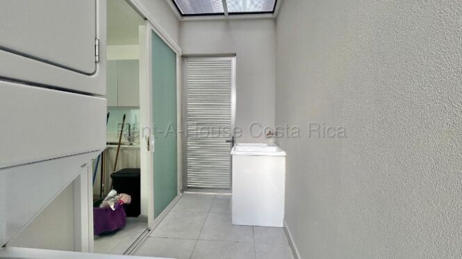 casa en alquiler en Piedades, Santa Ana, San José — $2,200