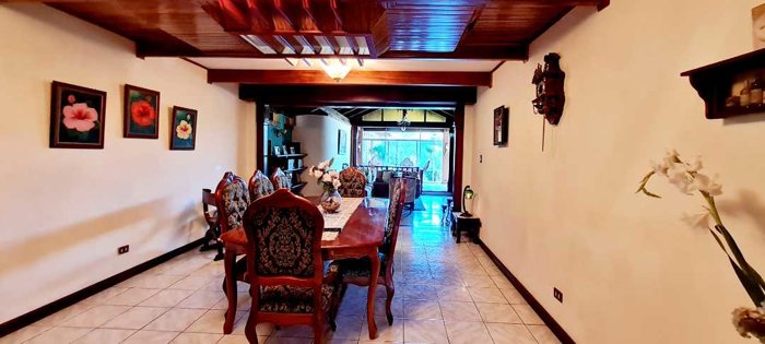 VENDO CASA DE 1 PLANTA EN RESIDENCIAL CON VIGILANCIA EN MONTES DE OCA en Mercedes, Montes De Oca, San José — $500,000 - Foto 2 de 9