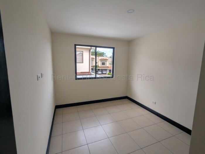 Casa venta en Santa Ana, $240.000, Condominio en Santa Ana, San José — $240,000
