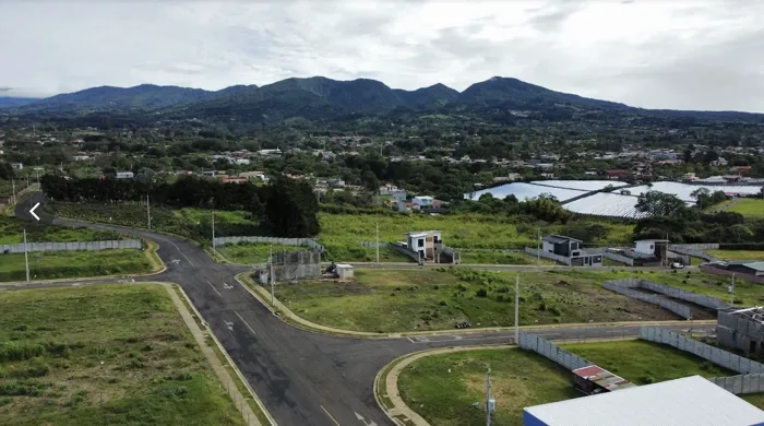 Lote en venta San Isidro de Heredia. en San Isidro, Heredia — ₡ 65 000 000