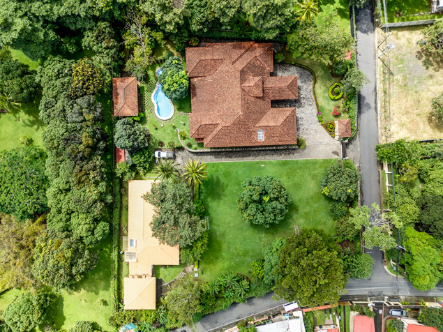 Lujo y Naturaleza en Santa Ana: Casa con Piscina y Casa de Huéspedes in Uruca, Santa Ana, San José — $1,400,000 - Photo 3 of 80
