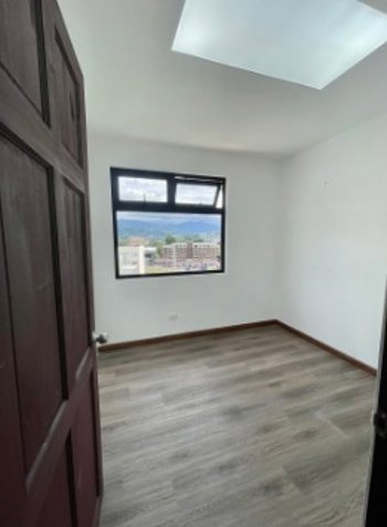 ALQUILER DE OFICINAS, CURRIDABAT, PINARES, OFICENTRO MOMENTUM in Curridabat, San José — $1,883