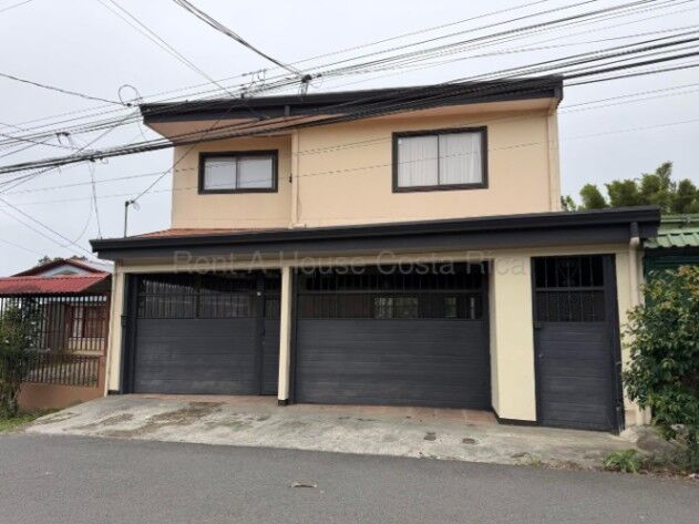 Se vende casa en Santo Domingo Heredia 26-2021 en Pará, Santo Domingo, Heredia — ₡ 135 000 000