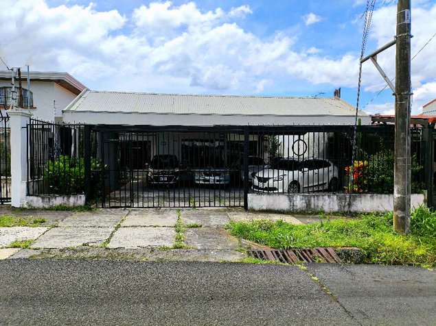 VENTA DE CASA INDEPENDIENTE EN LA GUARIA, MORAVIA S.J en San Vicente, Moravia, San José — ₡ 170 000 000