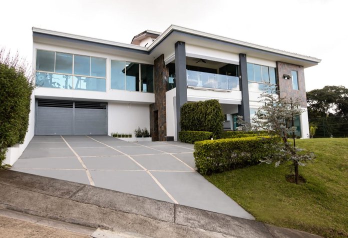 EL LUJO DE TENERLO TODO. Venta en Condominio Cerro colon/ Cuidad Colon in Colón, Mora, San José — $895,000