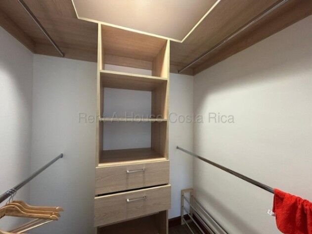 Alquiler de Apartamento en San Antonio de Escazú. RAH 26-1712 in San Antonio, Escazú, San José — $1,200