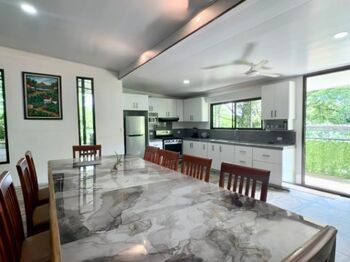 Spacious Home for Rent with Private Pool and Mountain Views en Veintisiete De Abril, Santa Cruz, Guanacaste — $2,200 - Foto 4 de 36