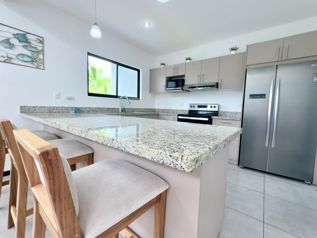 Modern Home for Rent with Private Pool – Loma Verde Gated Community en Tamarindo, Santa Cruz, Guanacaste — $2,500 - Foto 5 de 36