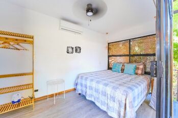 Moderna Villa para 6 huéspedes con 3 dormitorios, 3 baños y piscina privada en Cahuita, Talamanca, Limón — $250 - Foto 5 de 29