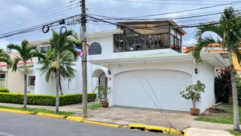 Casa de 305 m² en venta en Ciudad Cariari en Ulloa, Heredia — $310,000 - Foto 3 de 40