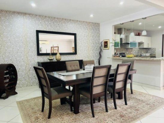 Elegante casa en Condominio, ubicada en San Rafael de Escazú, es una residencia de 2 plantas  in San Rafael, Escazú, San José — $320,000
