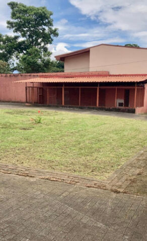 Venta de casa en Hacienda Vieja. Para Remodelacion o Desarrollo en Tirrases, Curridabat, San José — $900,000