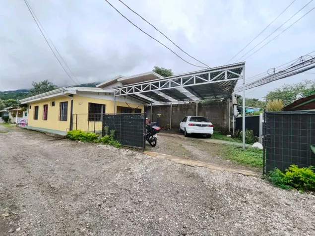 Venta de propiedad en Salitral de Santa Ana con tres casas alquiladas en Salitral, Santa Ana, San José — ₡ 115 000 000 - Foto 2 de 11